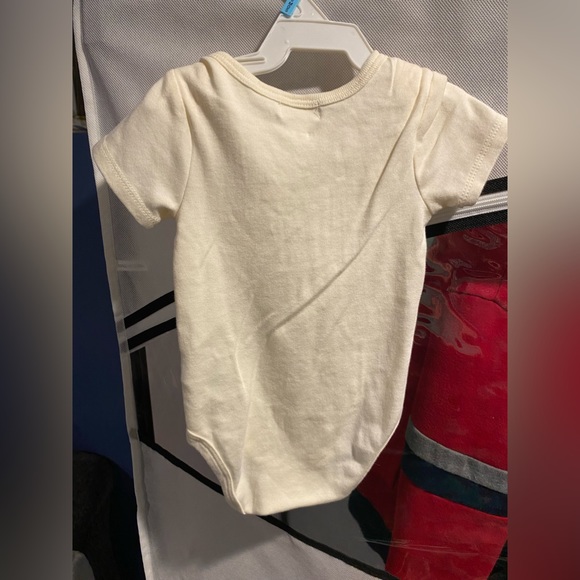 Tres Beau et Belle Infant Girls Bodysuit, NWOT, size 6-9 months. - Picture 3 of 3